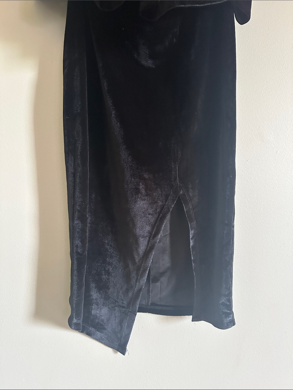 Black velvet off-the-shoulders choker dress - Picture 11 of 13